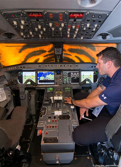 Singapore Airshow 2018 - Embraer E190-E2 cockpit