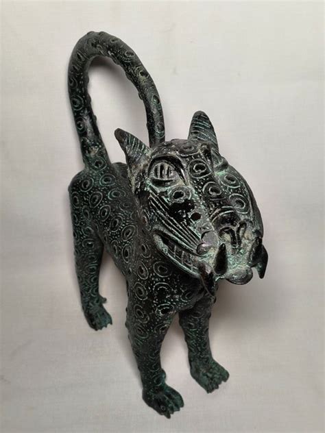 leopard statue (1) - African bronze - Nigeria - Catawiki