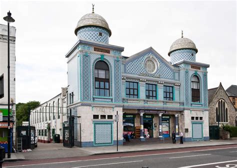 British Mosque Architecture and Design: An architectural and social history by Shahed Saleem ...