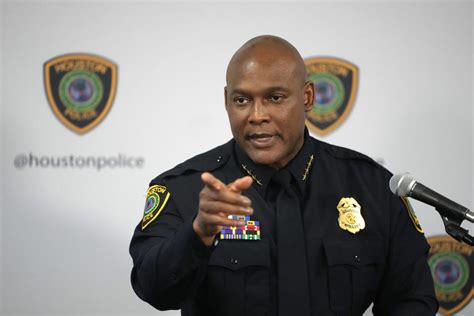 Houston police chief apologizes for department not investigating 264K ...