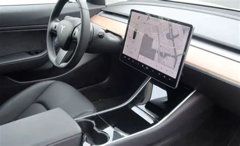 Tesla Frozen Screen: Top 5 Helpful Tips & Main Reasons