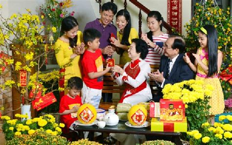 VIỆT NAM NGÀY NAY: Phong tục Lì xì may mắn