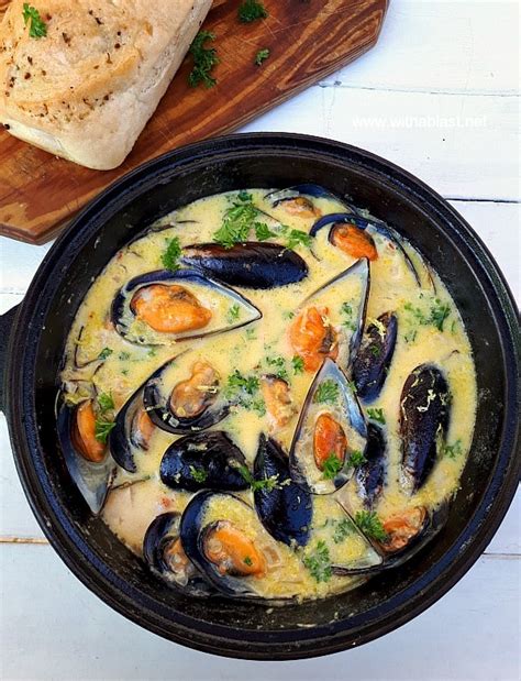 Mussels In Lemon Garlic-Butter Sauce | With A Blast