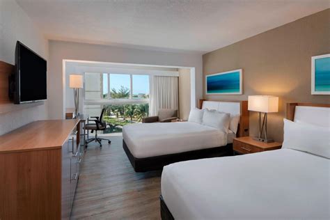 Courtyard by Marriott Nassau Downtown/Junkanoo Beach in Nassau: Reviews, Deals, and Hotel Rooms ...