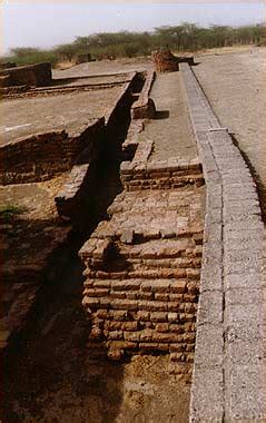 Lothal: Sanitary drainage at the acropolis | Harappa