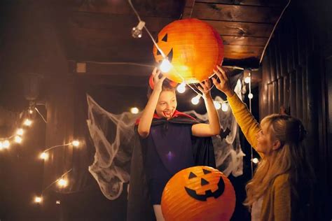 10 Best Places to Celebrate Halloween in the USA • Away4mHome