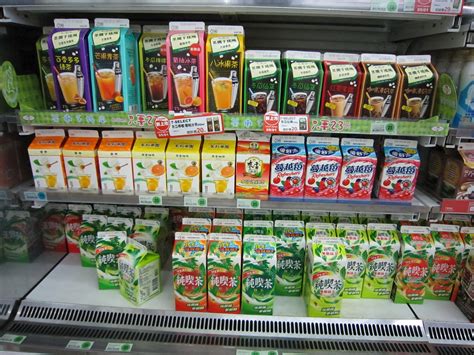 strawberry's diary: Taiwan's tea choices in 7-11