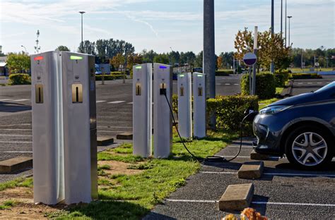 Le déploiement des bornes de recharge électrique se poursuit en Hauts ...