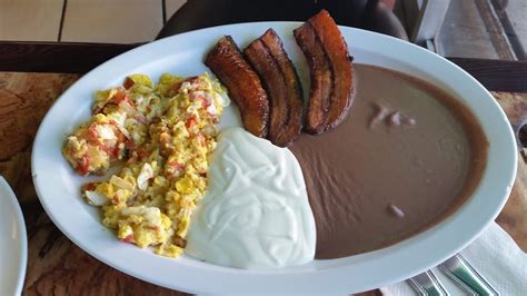 Platanos con crema y frijoles Pictures