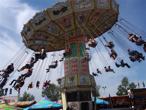 Giant Swing Ride At Edmonton Albesrta K-Days 2013 Editorial Photography - Image: 32603297