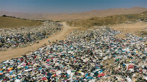 Chile’s Atacama Desert: Where Fast Fashion Goes to Die – Red Green Labour