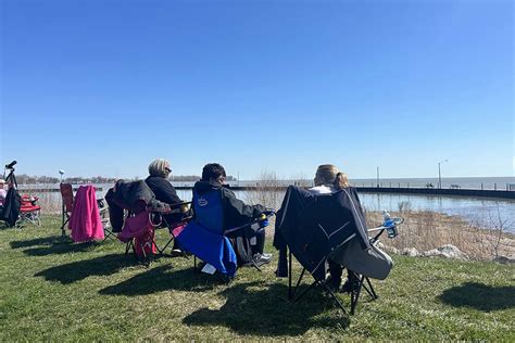 Solar eclipse Michigan 2024: Traffic jams, early crowds in Luna Pier ...