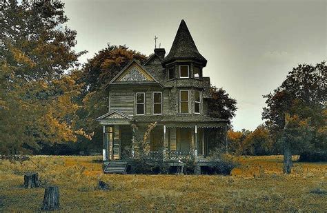 Victorian mansion in Texas. : r/AbandonedPorn