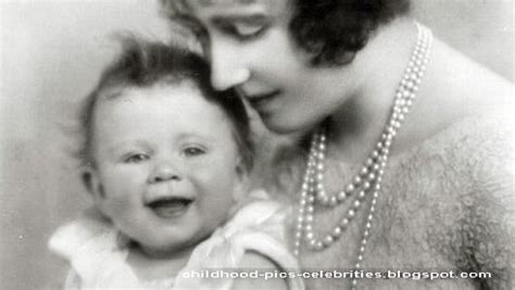 Childhood pictures of Celebrities Actor Actress: Queen Elizabeth II ...