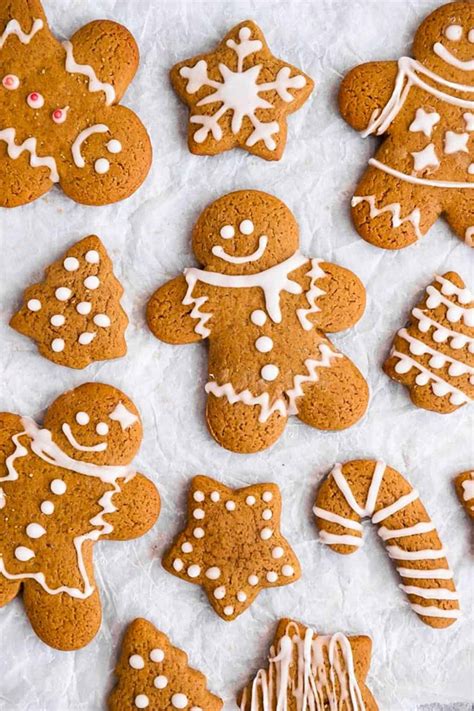 The Perfect Soft Gingerbread Cookies [Easy Recipe!] - Savory Nothings