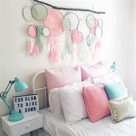 24 Wall Decor Ideas for Girls' Rooms