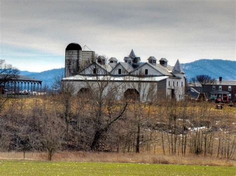 This is the historic Buena Vista Farm barn in Old Fields, WV (Hardy ...