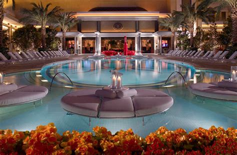 Wynn Pool | Cabanas & Daybeds | Hours & Photos | Las Vegas