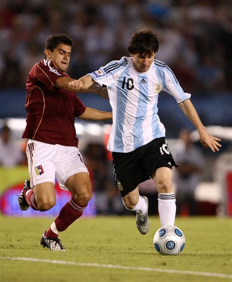 SOCCER PLAYER GALLERY PICTURES: Lionel Messi World Cup 2010 Pictures