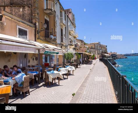 Italy, Sicily, Siracusa, restaurants on the beach promenade of the Stock Photo: 80488866 - Alamy