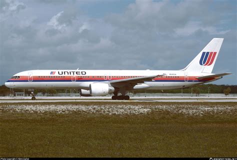 N542UA United Airlines Boeing 757-222 Photo by Rémi Dallot | ID 1138400 | Planespotters.net