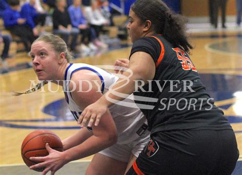 Quincy girls held to lowest point total since 2017, lose WB6 showdown ...