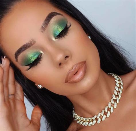 Tropical Emerald Green Makeup Looks to Brighten Up Your Summer Days | Fashionisers© | Green ...