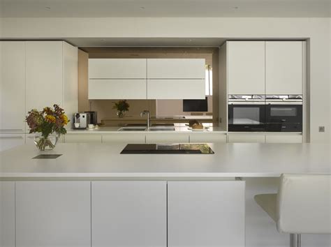 Roundhouse Urbo painted matt lacquer bespoke kitchen Minimal Kitchen Design, Minimalist Kitchen ...