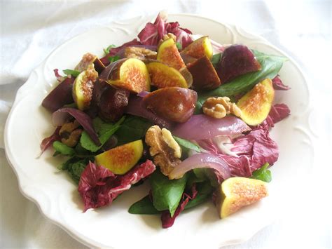 Lisa's Vegetarian Kitchen: Fig Salad Dressed with Balsamic Vinaigrette