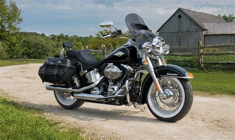 2014 Harley Davidson Heritage Softail Classic Review - Top Speed