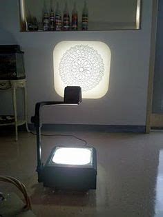 overhead projector Art Projector, Projector Ideas, Light Table, Light Box, Reggio Classroom ...