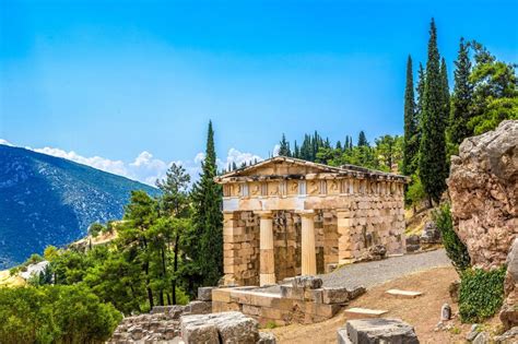 Apollo Temple in Delphi, Greece | Greeka