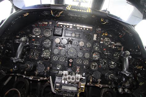 Avro Vulcan B2 XL360 Cockpit, Midland Air Museum | Avro vulcan, Cockpit ...