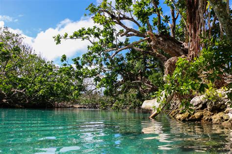 Blue Lagoon - Vanuatu - Arrivalguides.com