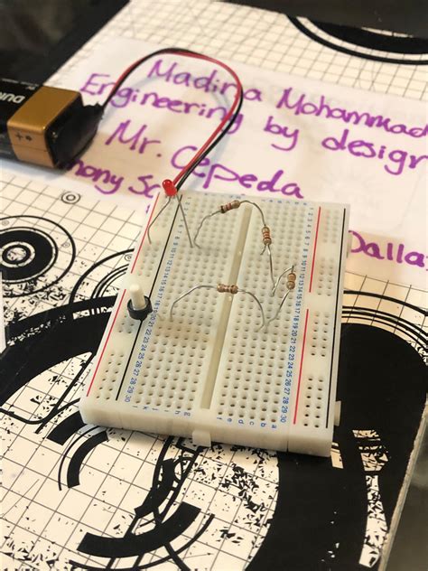 LED Breadboard: Series Circuit - ENGINEERING