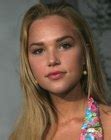 Arielle Kebbel hairstyles | Haircuts for a heart-shaped face with ...