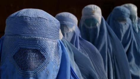 Taliban orders people not to go out without a burqa in Afghanistan ...