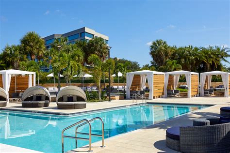 WTR Pool & Grill - Waterfront Tampa Restaurant