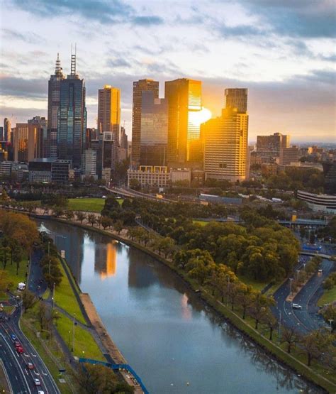 Sunrise over the Yarra River, Melbourne (With images) | Places in melbourne, Melbourne ...