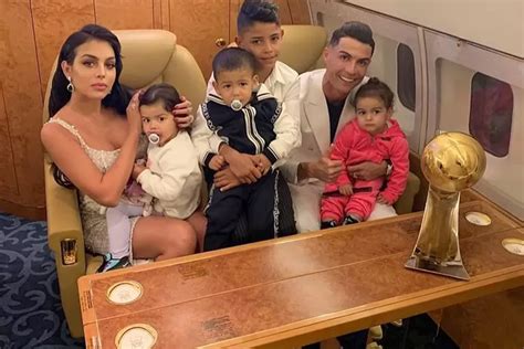 Cristiano Ronaldo Punya 5 Anak Tapi Ternyata Ibunya Beda Semua - Harian ...