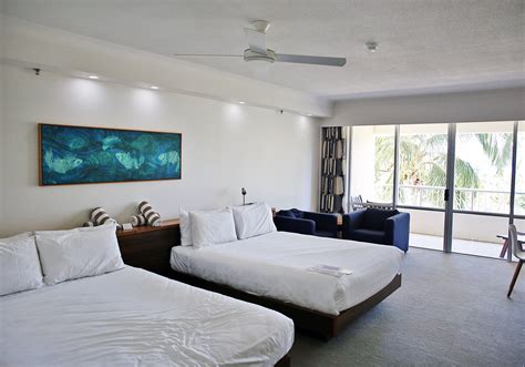 reef-view-hotel-hamilton-island-bedroom - Love Swah