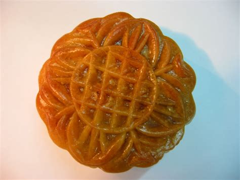 File:Vietnam Grilled moon cake.JPG - Wikimedia Commons