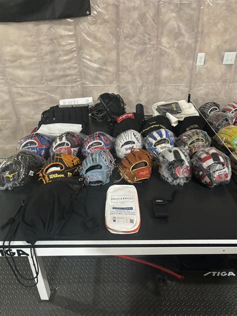 Wilson Baseball Gloves | SidelineSwap