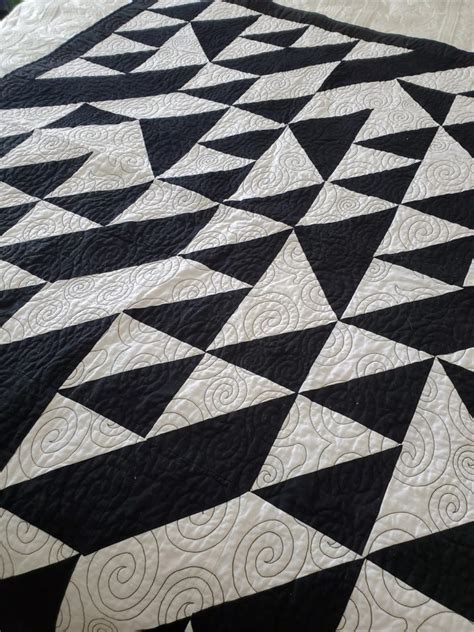 QUILTING IS IN! Modern Black and White Quilt - Pell Revive