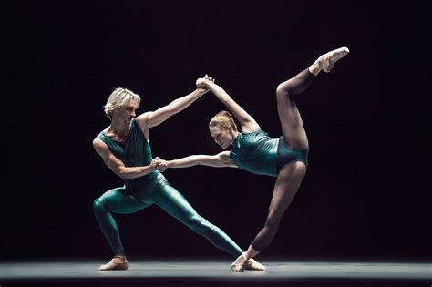 Pas de deux, "In the Middle, Somewhat Elevated" by William Forsythe ...