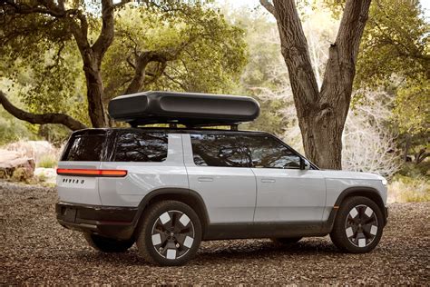 Rivian's new 'treehouse' rooftop tent comes with a movie projector ...