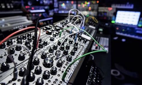 How To Use A Modular Synthesizer In The Digital World (2024)