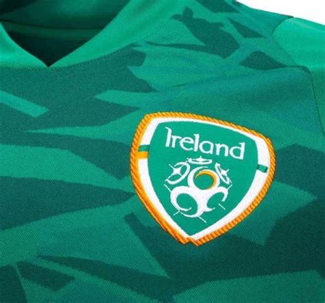 New Republic of Ireland Kit 2022 | Umbro unveil new Irish home soccer ...