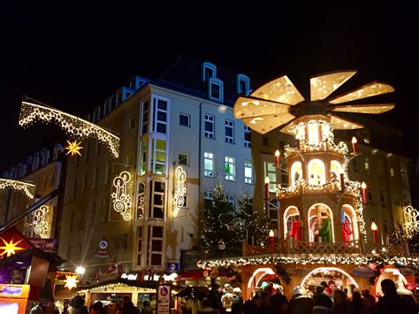 Dresden Weihnachtsmarkt an der Frauenkirche #christmasmarket #dresden # ...