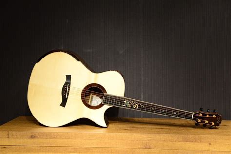 Maestro guitars Singapore – Jedistar